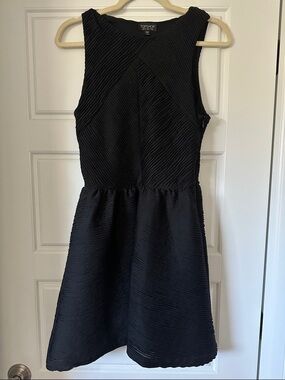 Topshop Black Textured Sleeveless Fit & Flare Dress - size US 6